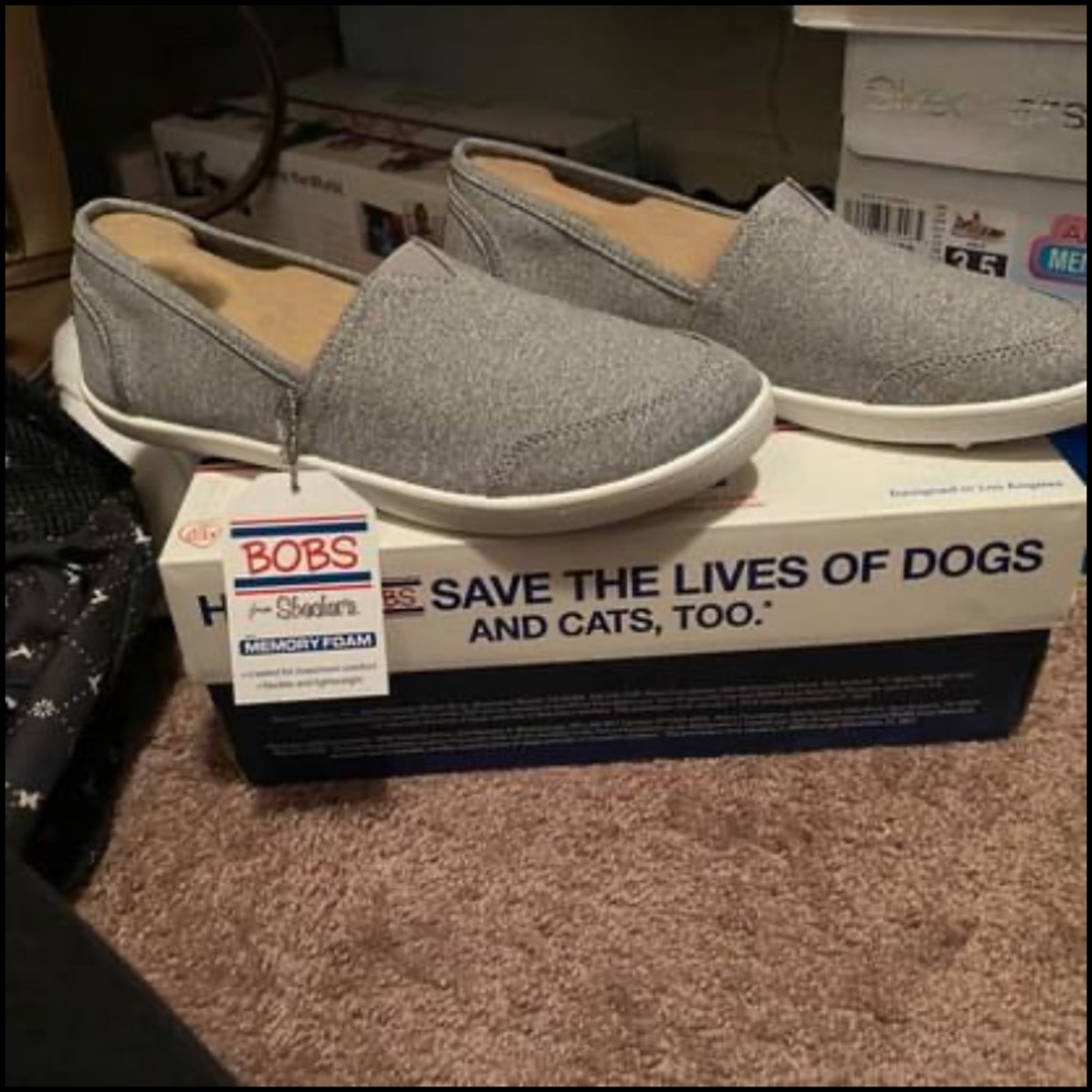 Sketchers size 9 gray flats women